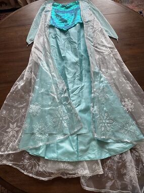 NWOT Size 7/8 Disney chasing fireflies Princess Elsa Frozen dress with cape